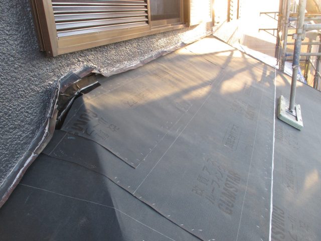 三木市の葺き替え工事におけるルーフィング施工